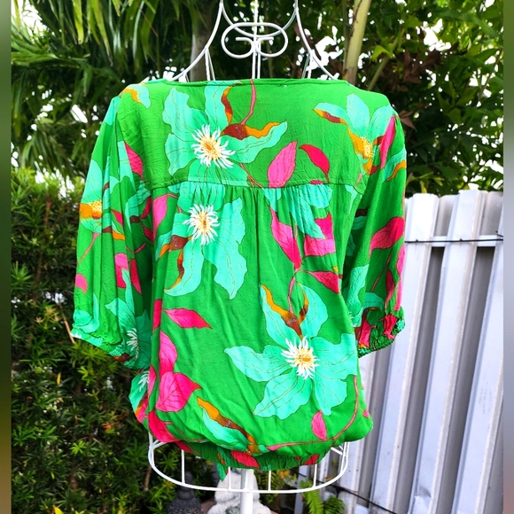 Rose +Olive Women's Button crop top, size Large, floral pattern-EUC - Picture 7 of 8